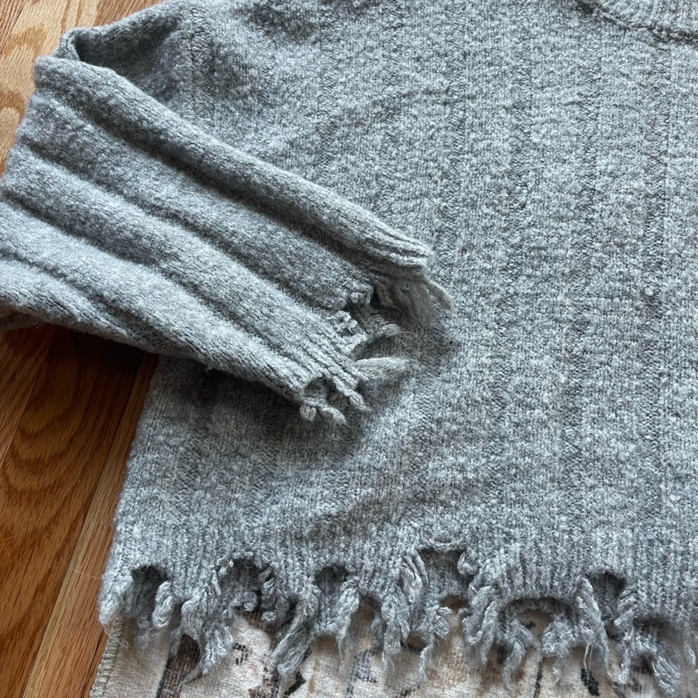 Cropped Sweater - Picture 2 of 3